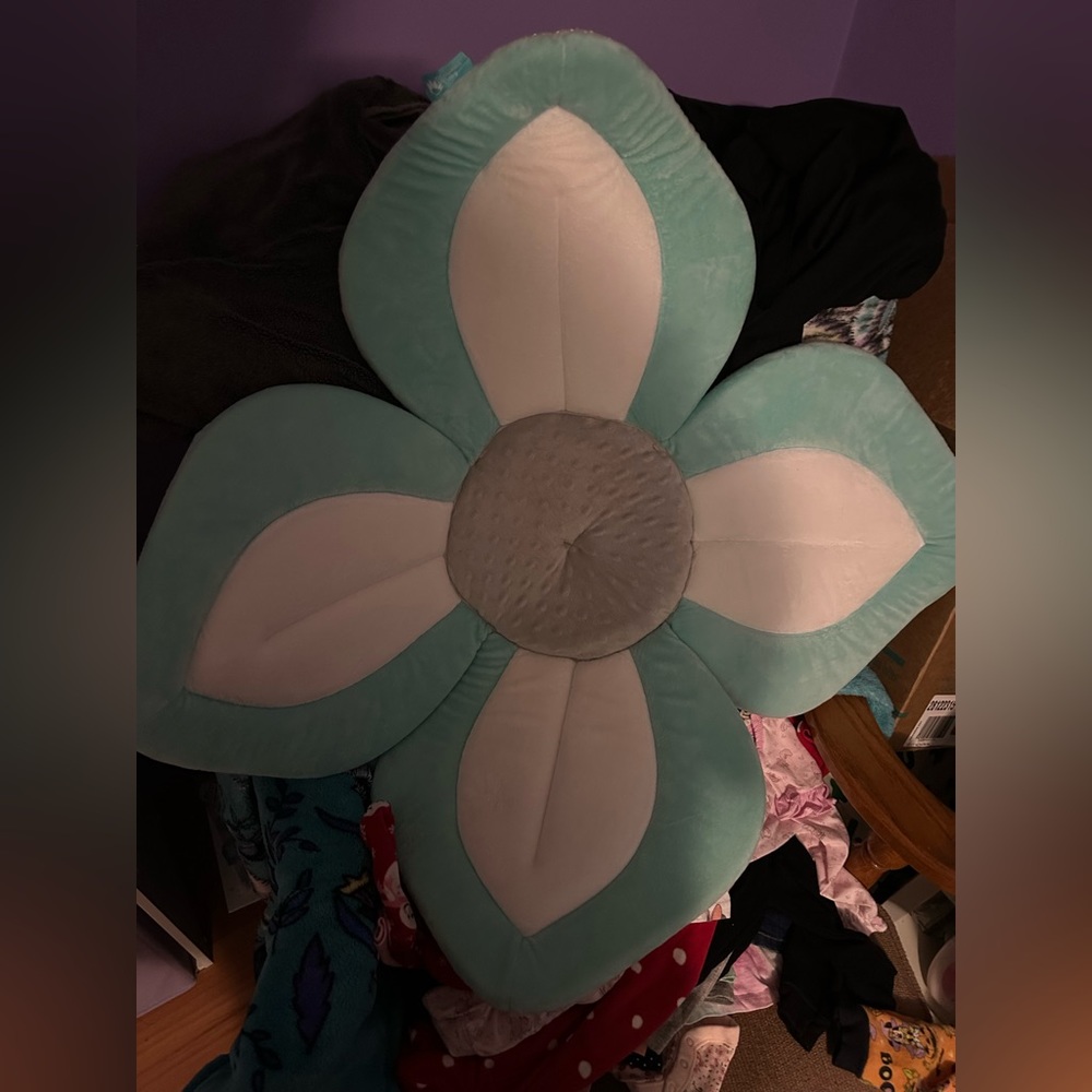 Baby bath flower new only used 1 time!